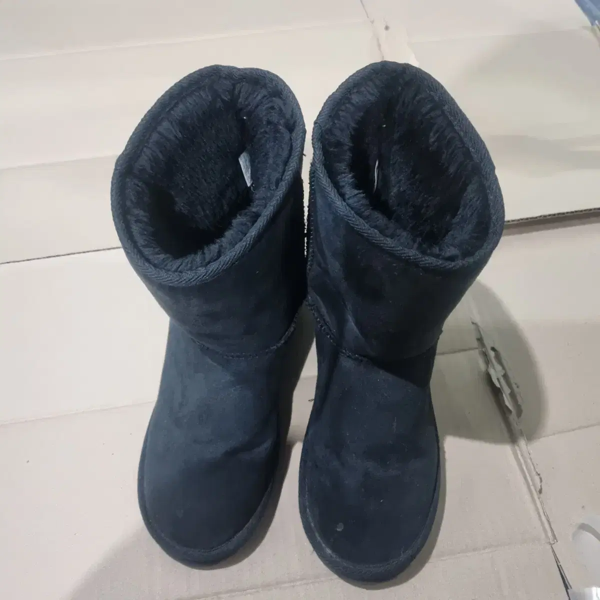 Vahn's Ugg Boots Black 250