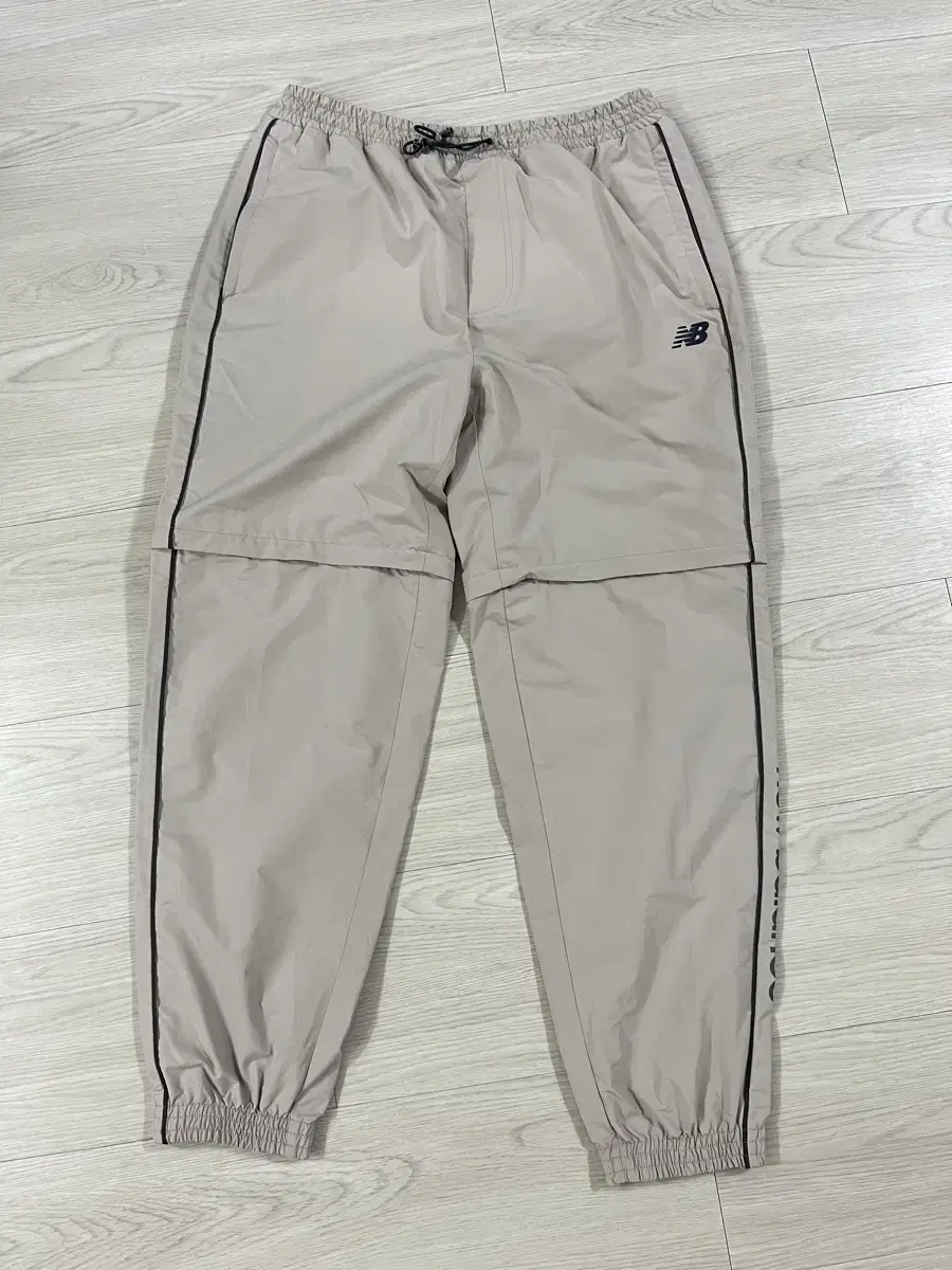 Size large L New Balance nylon pants are 2 in 1 long pants and vahn