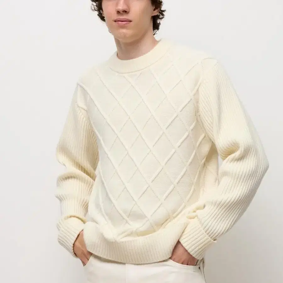 유니클로 JW Anderson 울 크루넥 스웨터