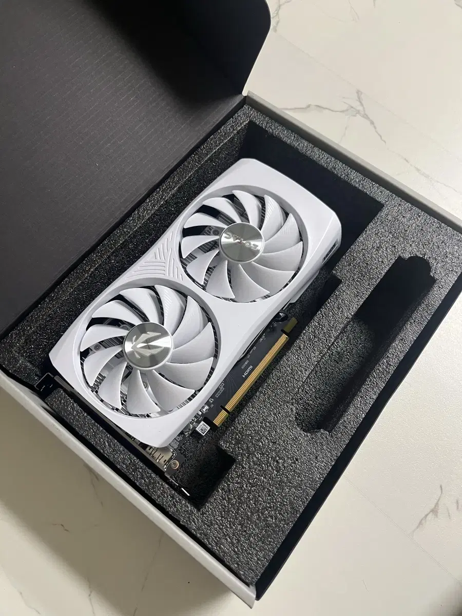 GeForce RTX 4060 TWIN Edge 팝니다!!