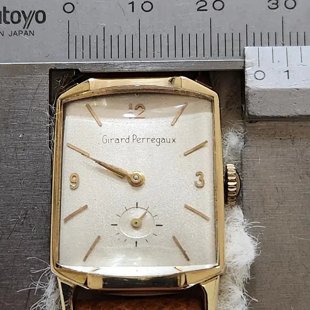 # 217 )  GIRARD PERREGAUX VINTAGE