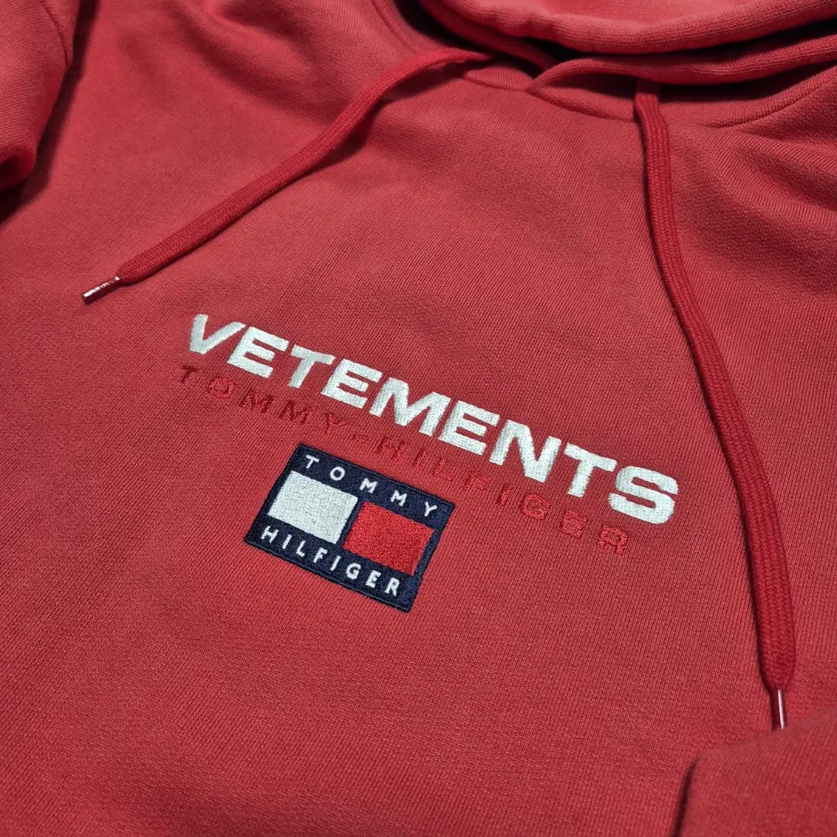 Vetements Tommy Hilfiger Layered hoodie in red size M