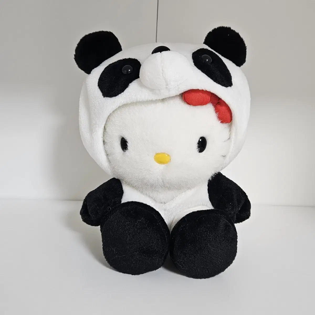 Classic Sitting Panda Hello Kitty doll Clotheskey