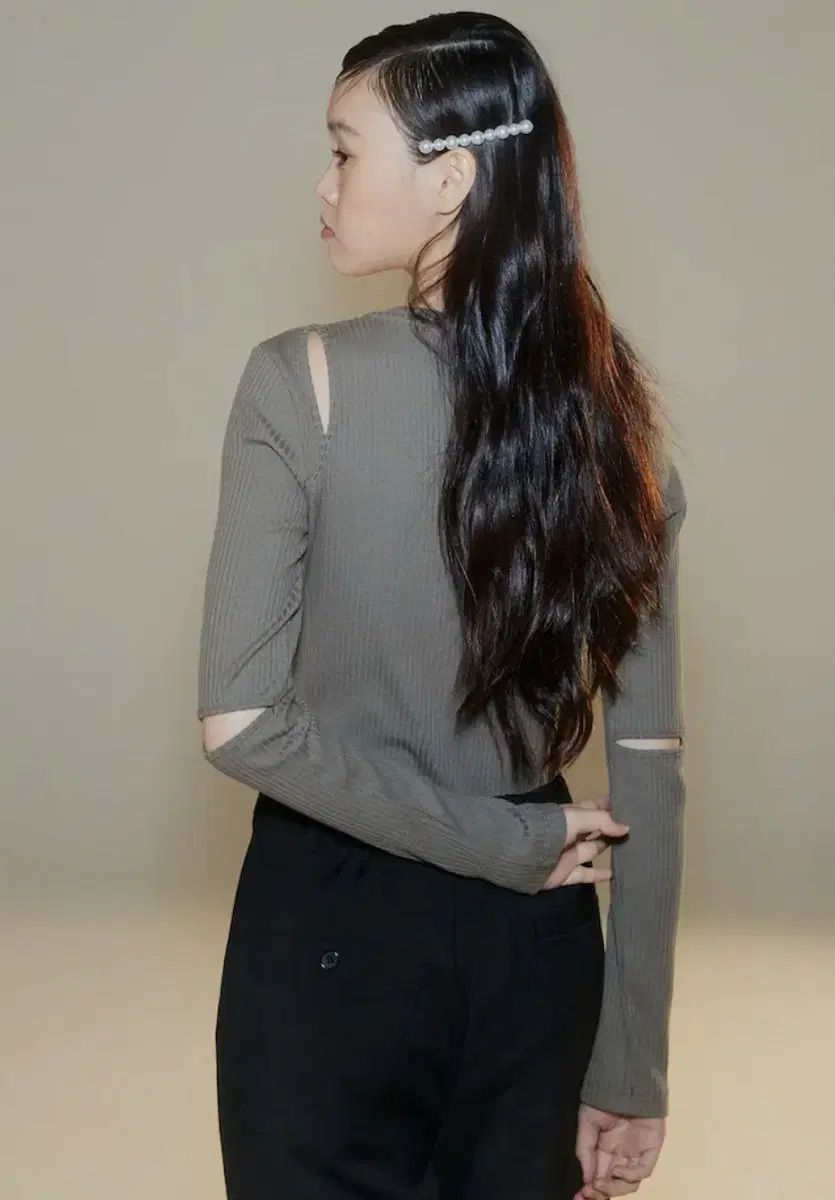 구호플러스 CutOut Ribbed TopKhaki