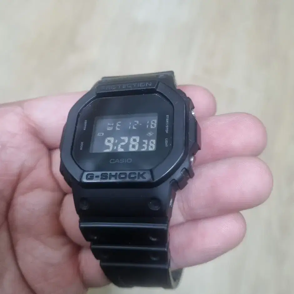 지샥 DW-5600BB 시계