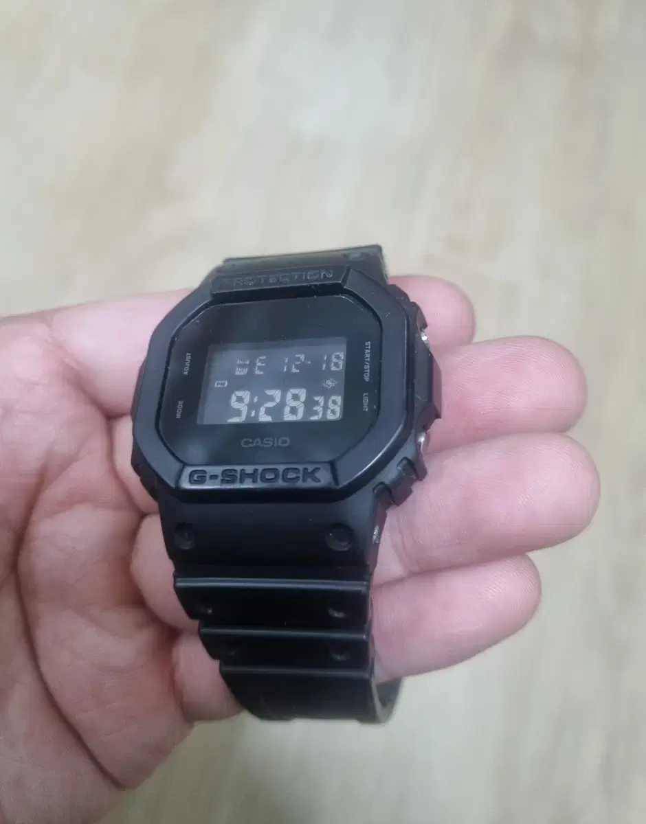 지샥 DW-5600BB 시계