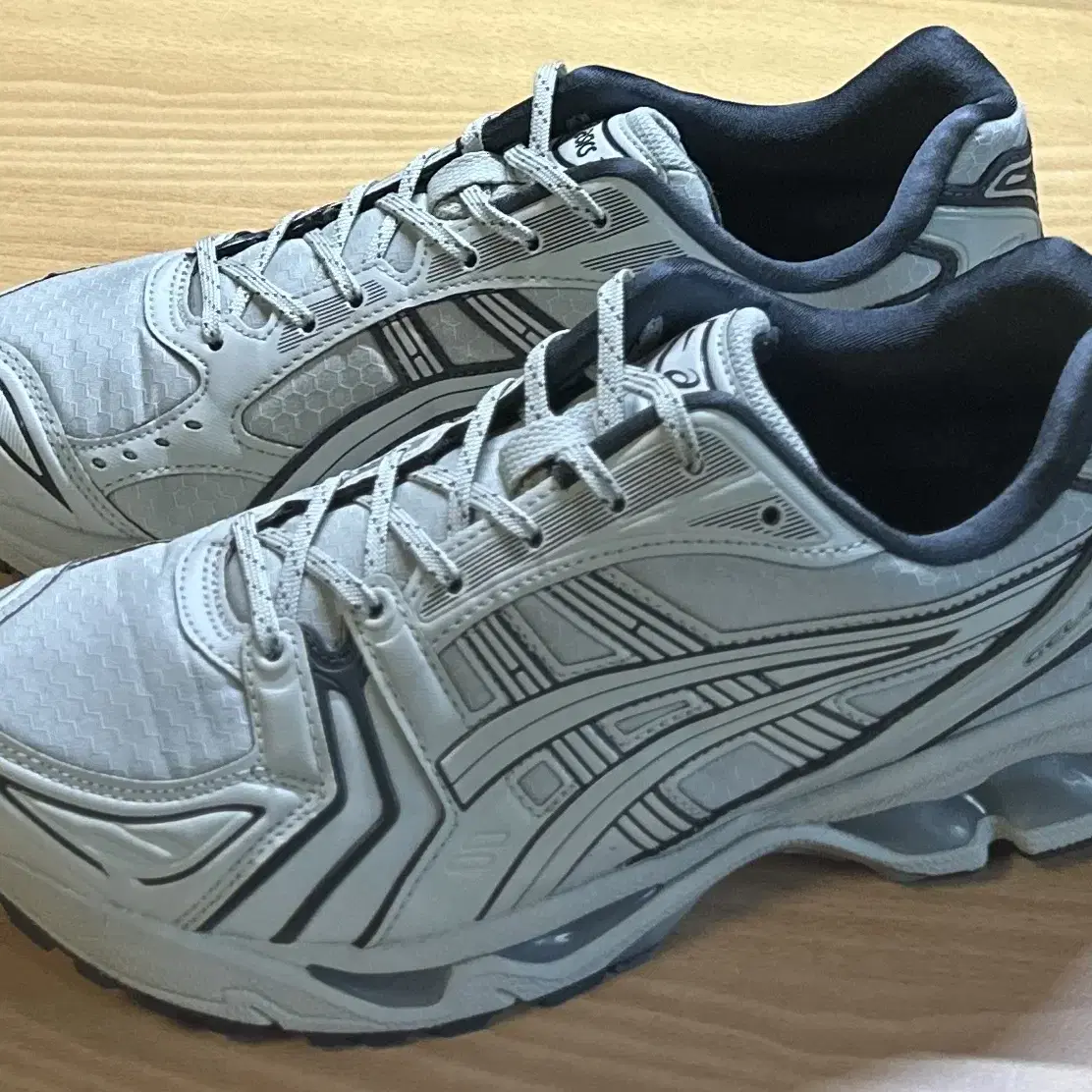 ASICS GEL KAYANO14 화이트 세이지/그레파이트 그레이