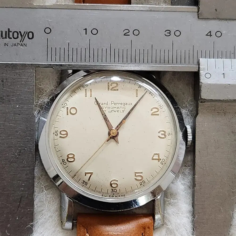 # 219 )  GIRARD PERREGAUX GYROMATIC