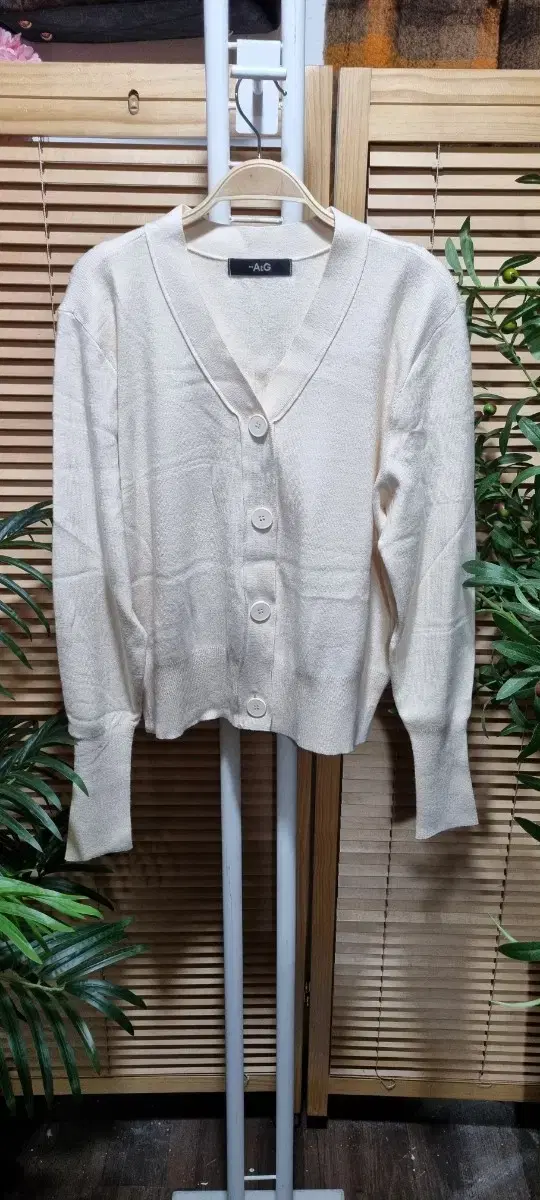 Basic cardigan in edgy muted beige (old 66)