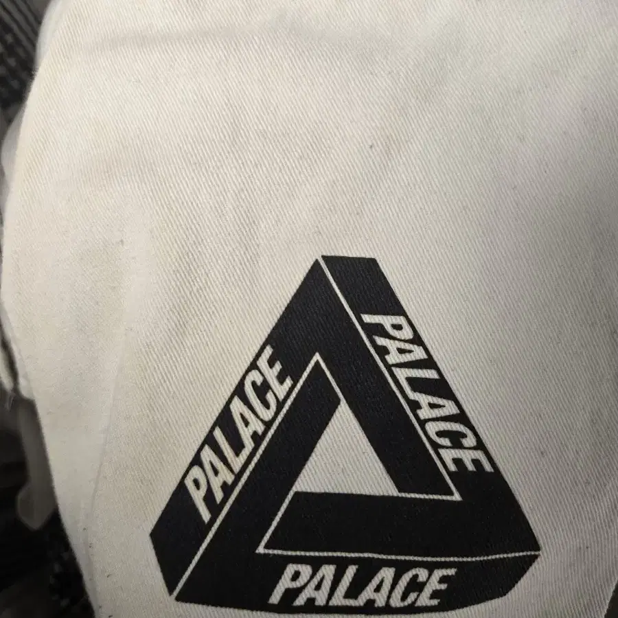 Palace hound set-up 17FW