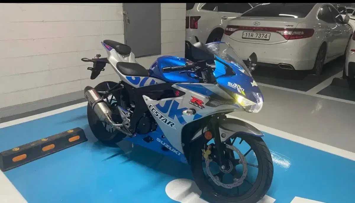 스즈키 gsxr gsx-r 125 스폐셜 카울 급처해요 대차다봄