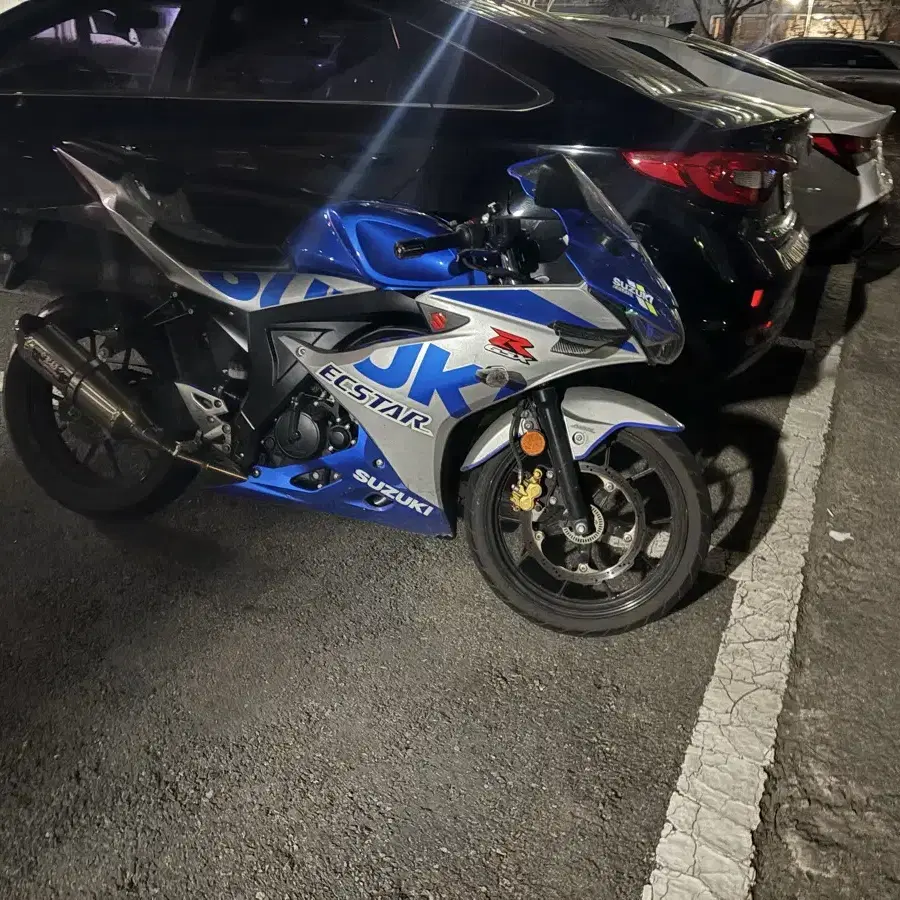 스즈키 gsxr gsx-r 125 스폐셜 카울 급처해요 대차다봄