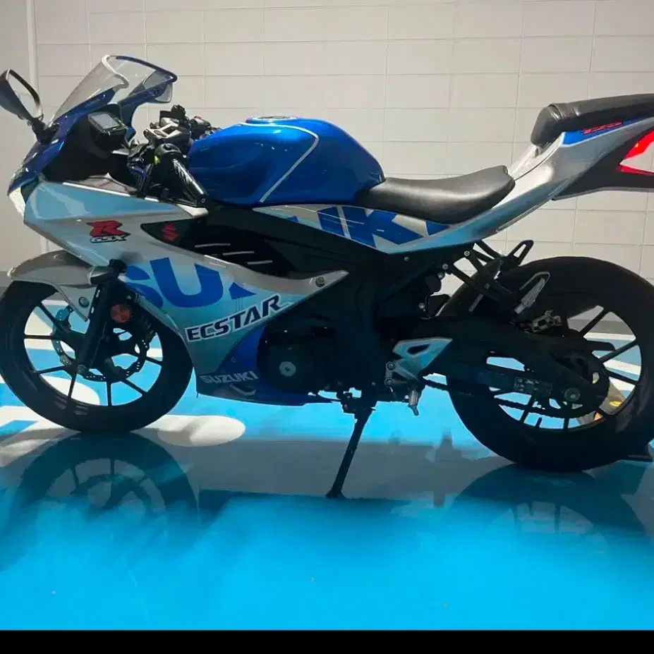 스즈키 gsxr gsx-r 125 스폐셜 카울 급처해요 대차다봄