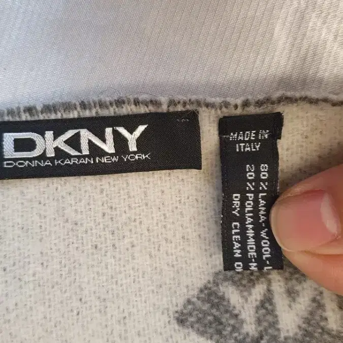 DKNY 울 양면머플러