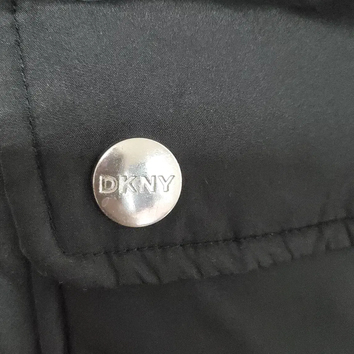 DKNY 블랙 덕다운 후드 롱패딩