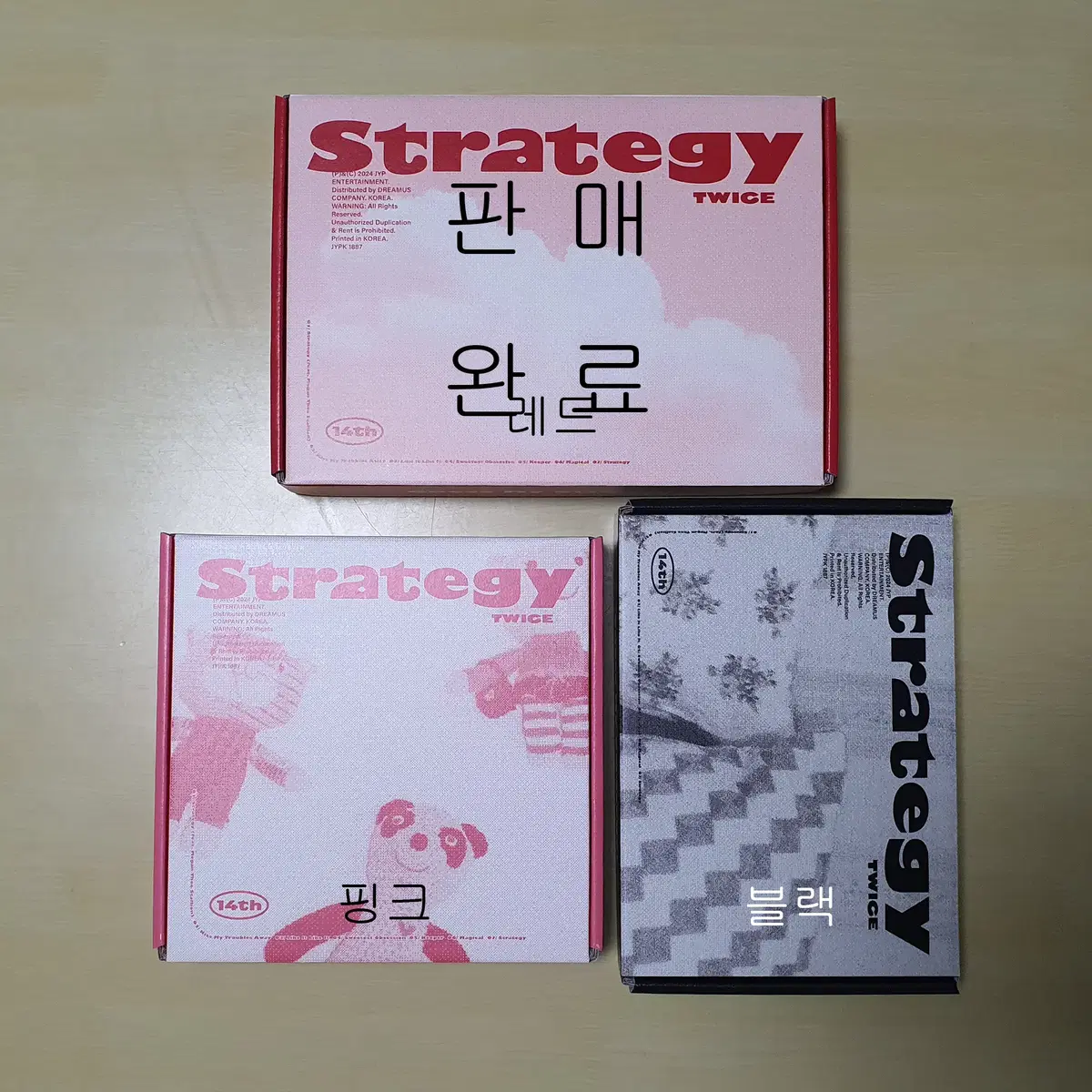 트와이스 strategy (스트래티지) 레귤러 앨범 포토북을 판매합니다.