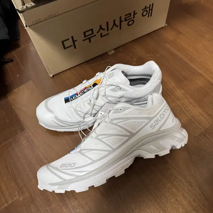 살로몬 xt6 화이트 새상품 275