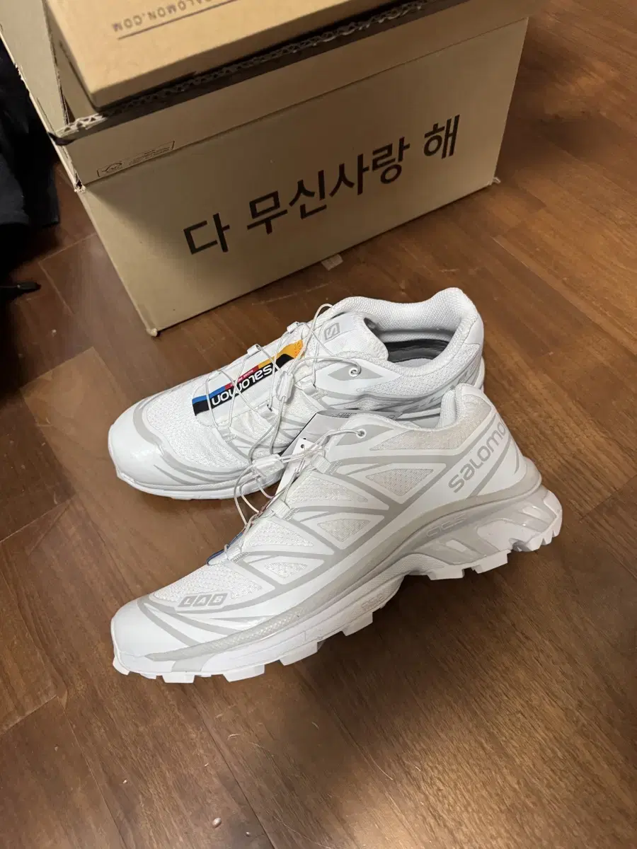 살로몬 xt6 화이트 새상품 275