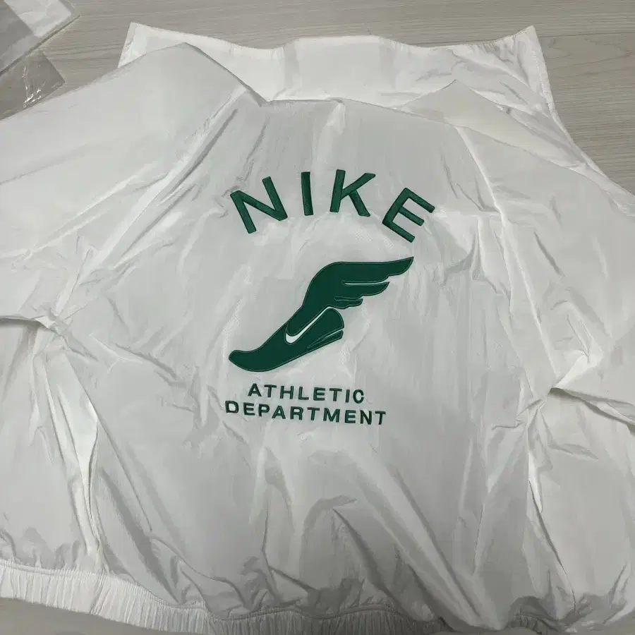 나이키 Athletic Dept 우븐 바람막이 m사이즈