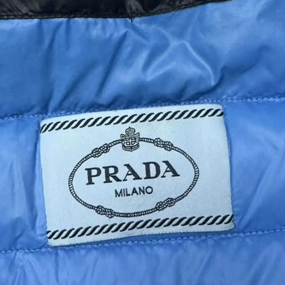 PRADA 라이트웨이트 퀼티드 푸퍼재킷(나일론/다운충전)해외발송