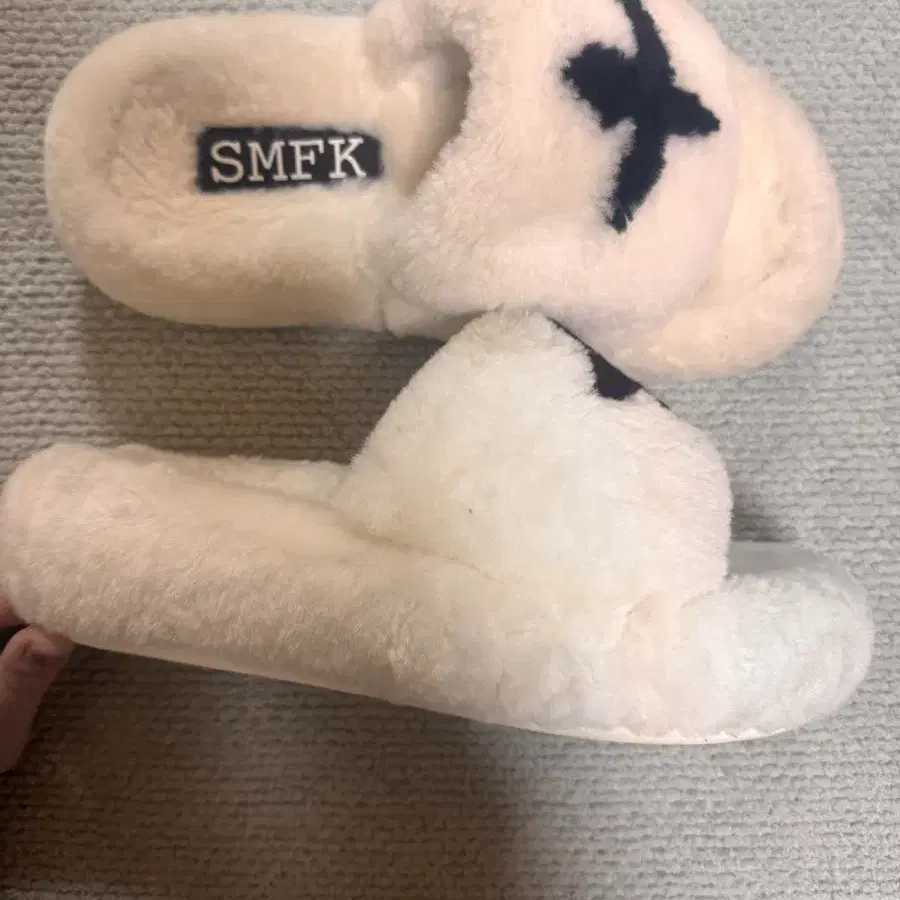 SMFK 퍼 슬리퍼