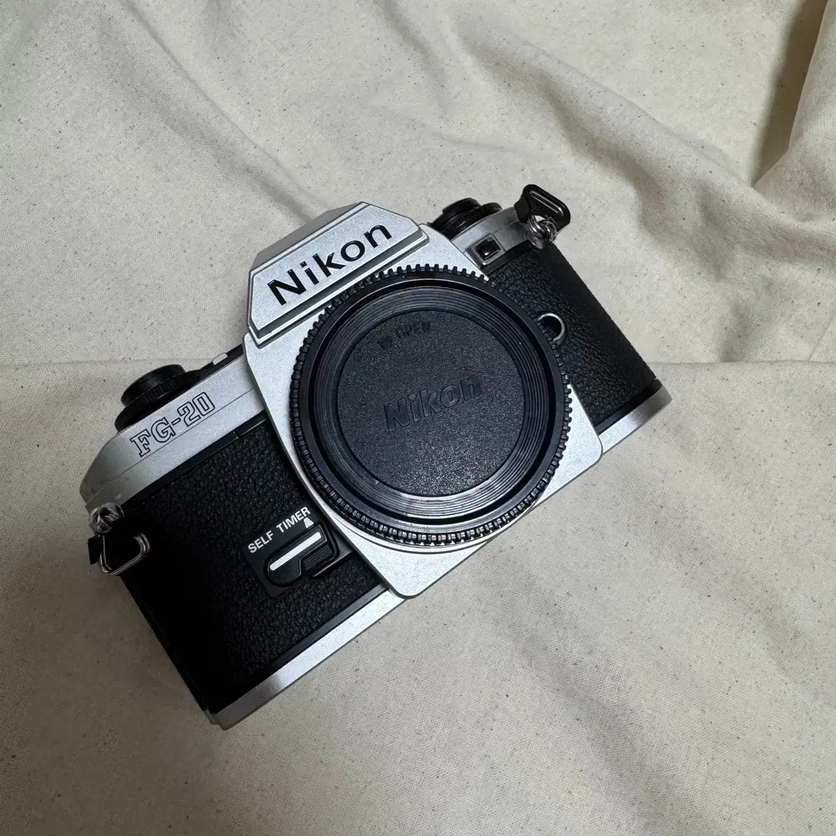 nikon fg-20ニコン超軽量フィルムカメラfg20ボディ