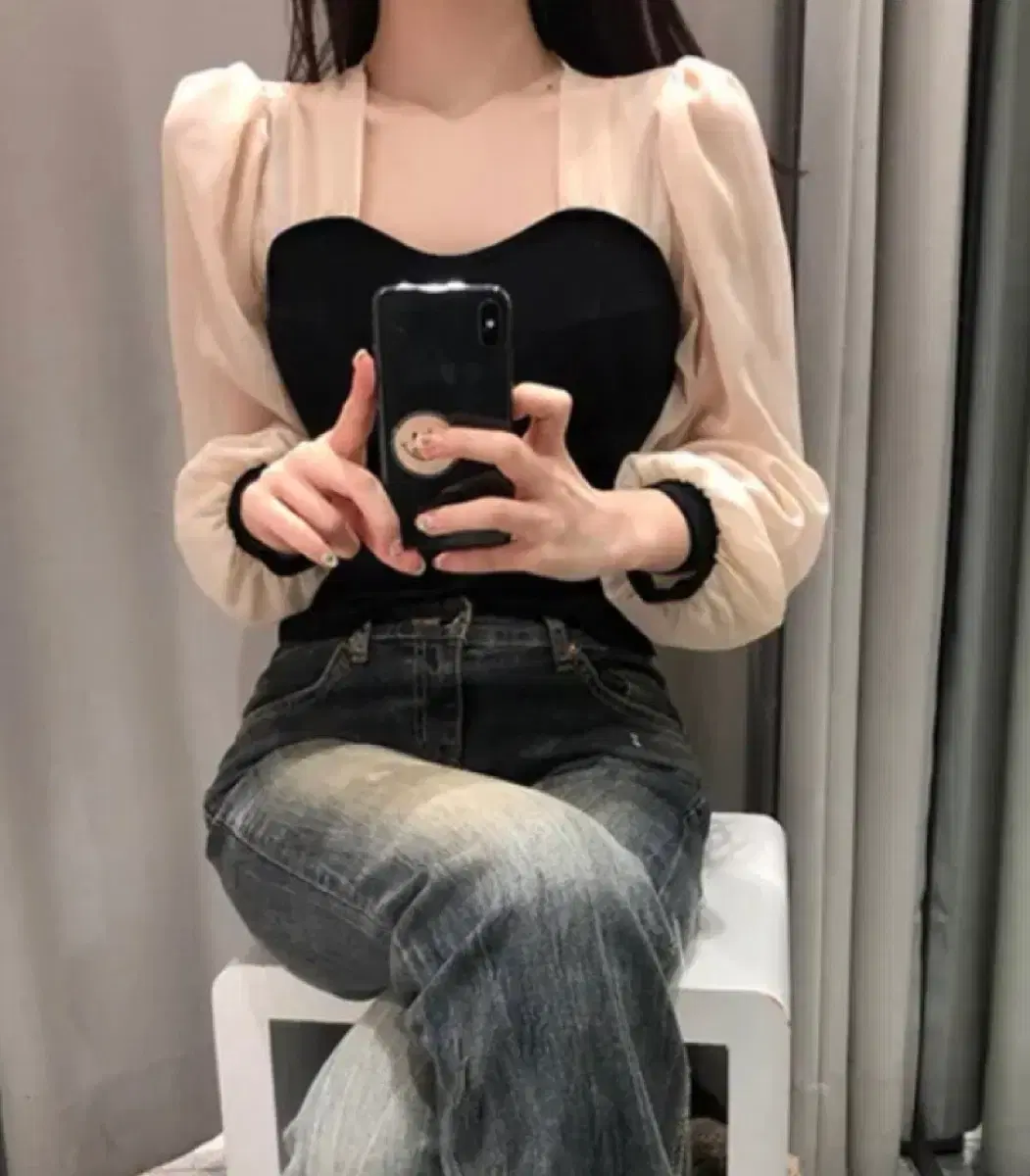 I'm selling a blouse (new) for a lot of money...