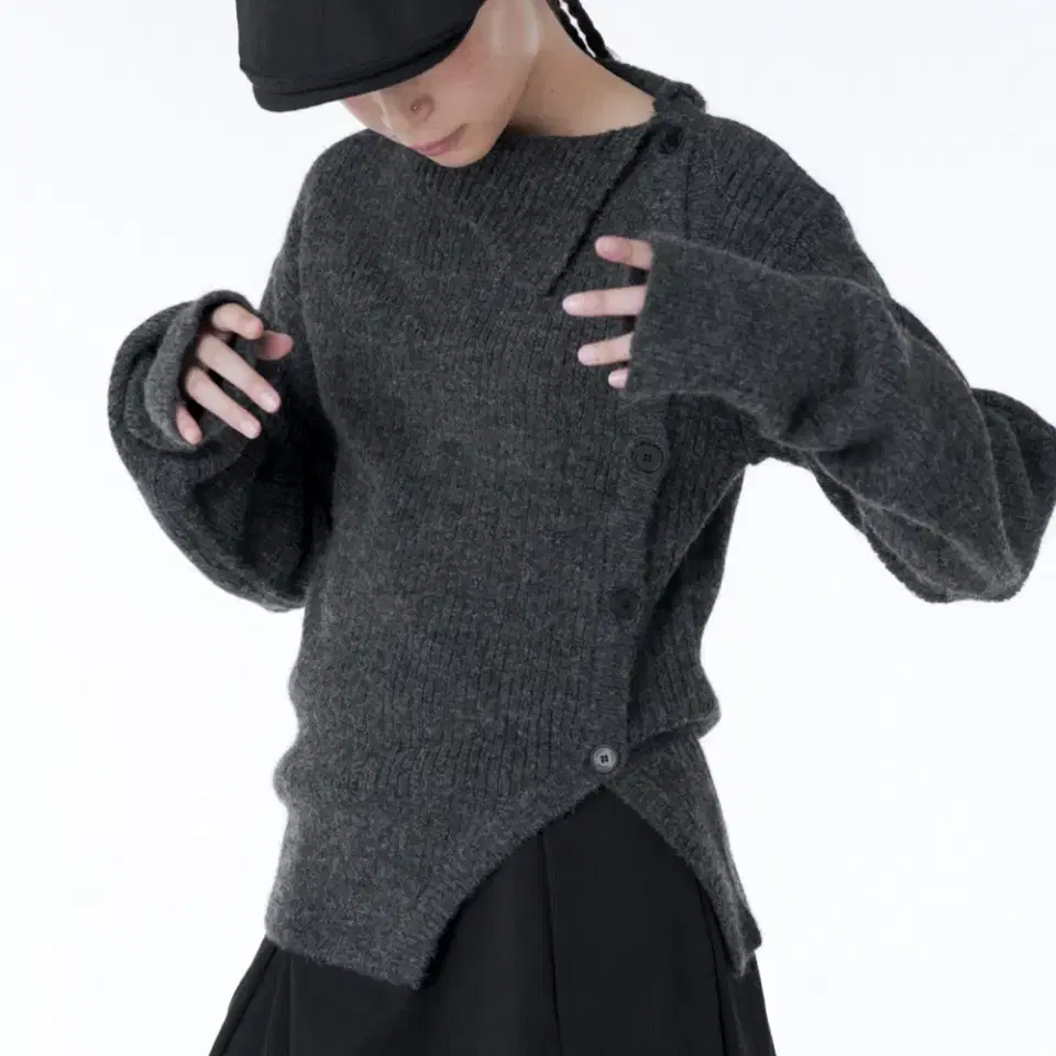 미세키서울 Side button knit CHARCOAL