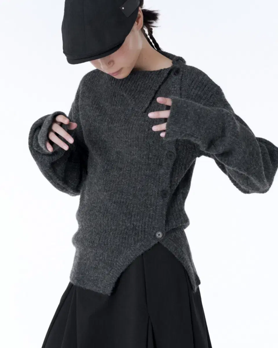 미세키서울 Side button knit CHARCOAL