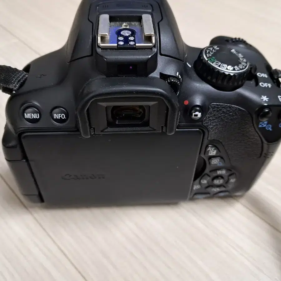 캐논 EOS 650D DSLR 카메라 와 기본 렌즈 세트