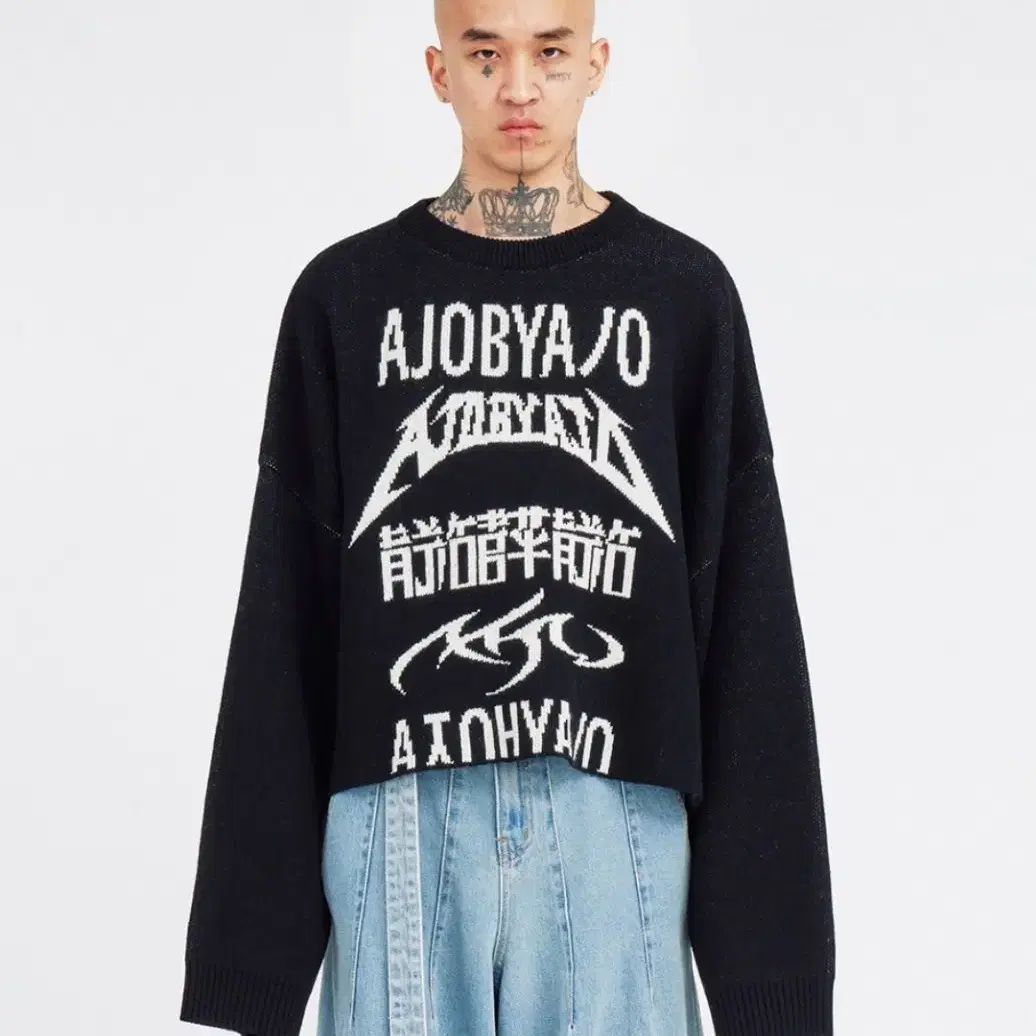 Total Logo Cropped Sweater [BLACK]