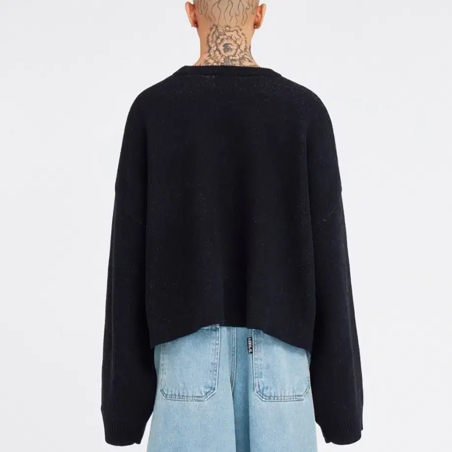 Total Logo Cropped Sweater [BLACK]