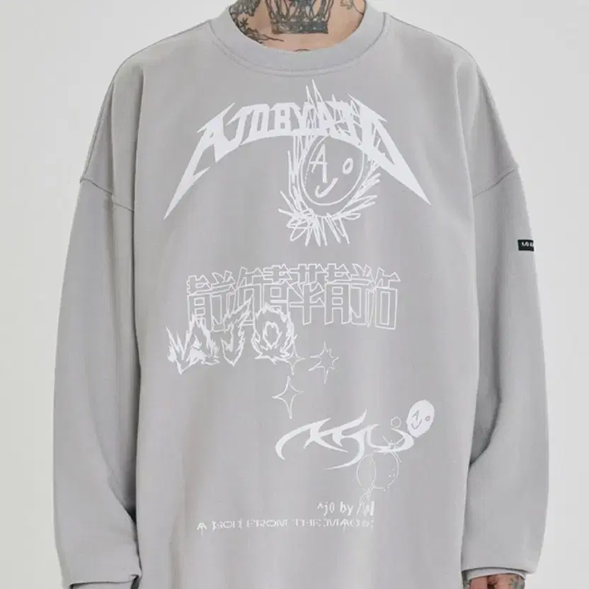 AJOLICA Collage Sweatshirt [GREY]