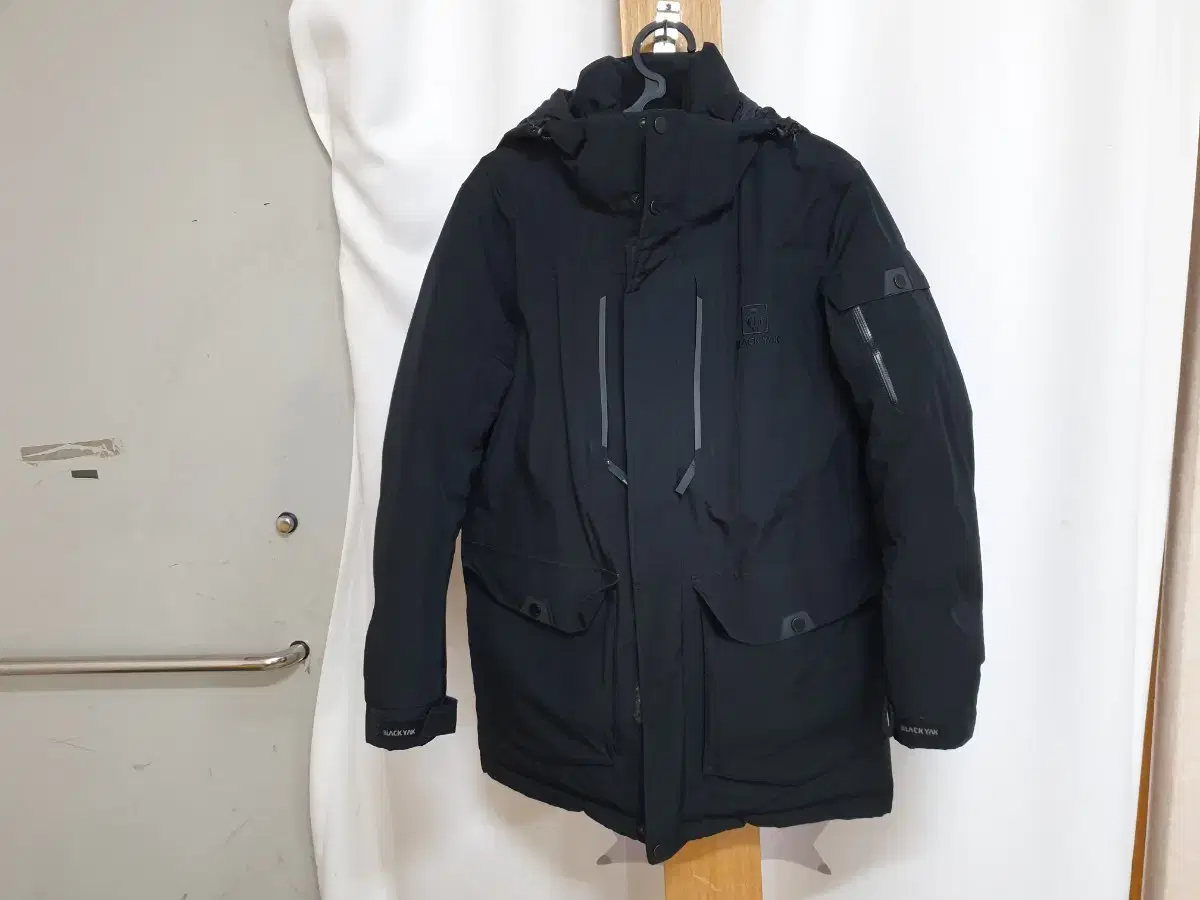 Black Yak Gore-Tex Goose Down Puffer Jumper 90-95 (lost and found)