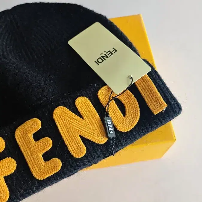 FENDI 펜디 울모자 블랙