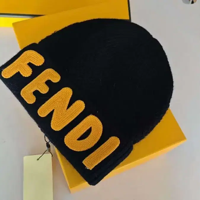 FENDI 펜디 울모자 블랙