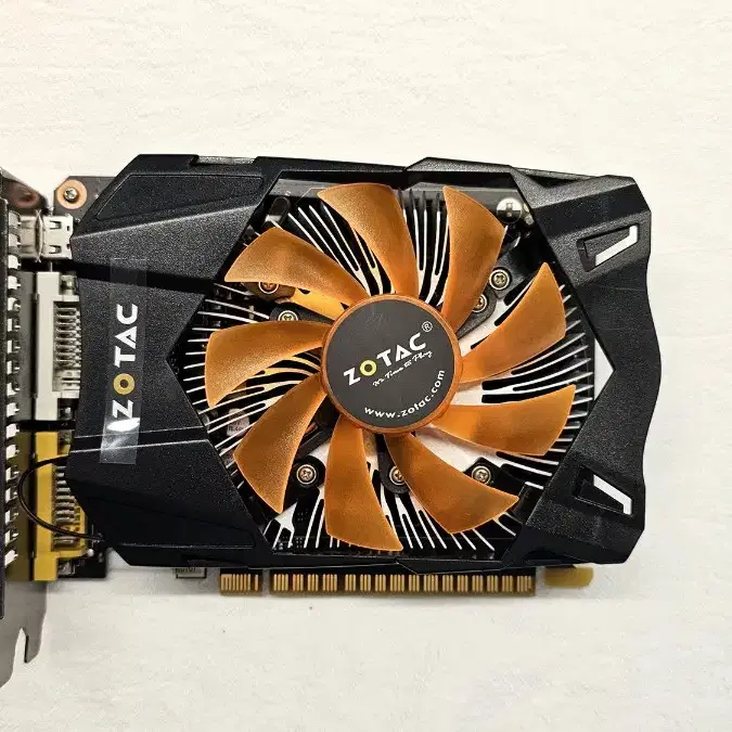 조탁 GTX750 1기가 무전원 그래픽 카드 팝니다.