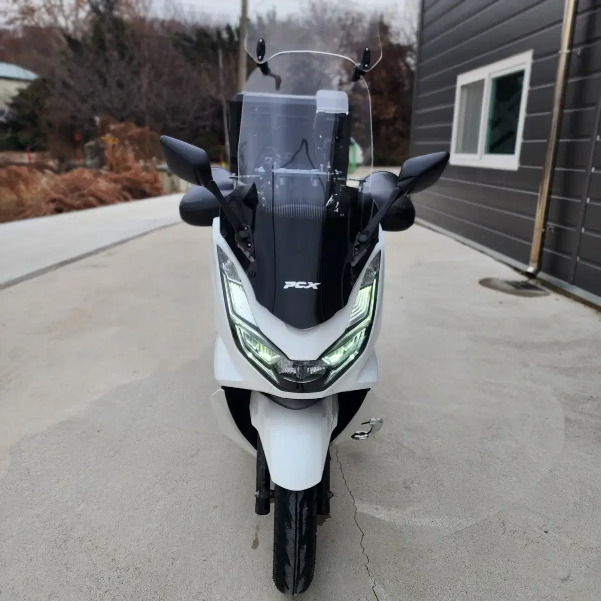 22년식 혼다 PCX125 ABS모델 1만Km 짧은키로수 판매합니다