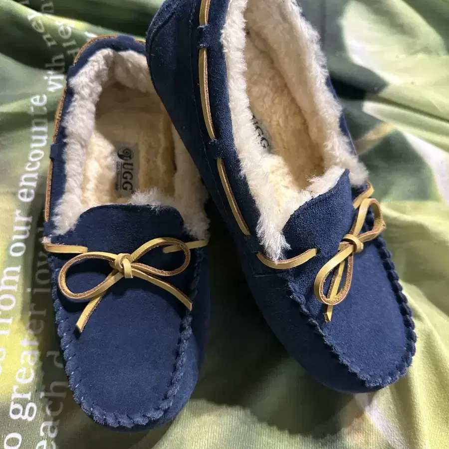 9-35 UGG 호주어그 모카신 사이즈 240(235권장) 상태 최상