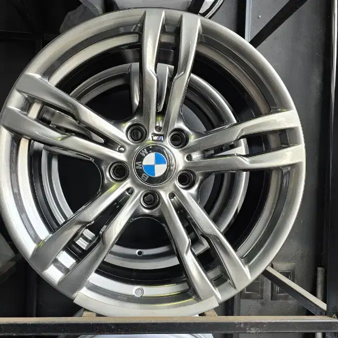 bmw f30 3시리즈 441m 순정 18인치 팝니다