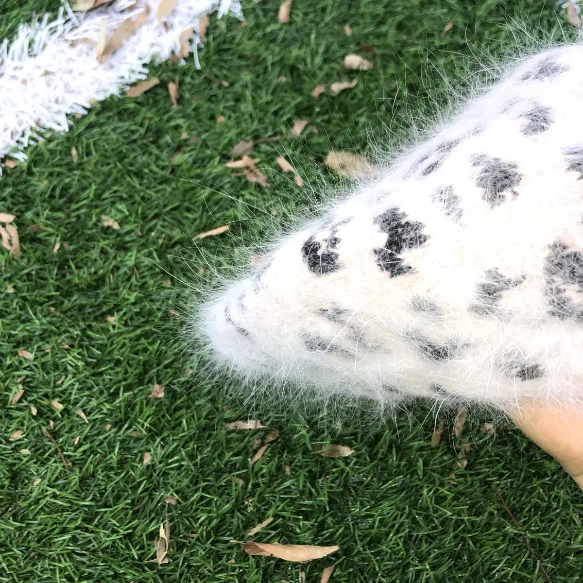 Vintage Leopard ivory angora beret