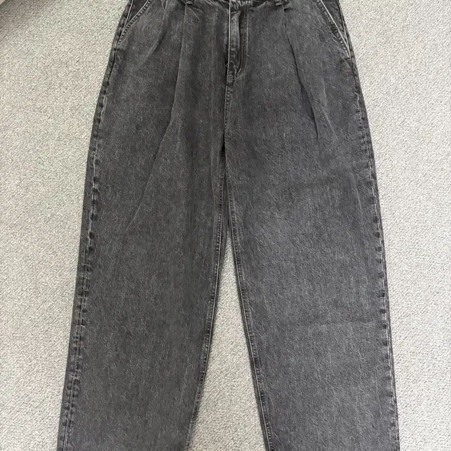 브랜디드 2 PLEATS DENIM PANTS [WASHED GREY]