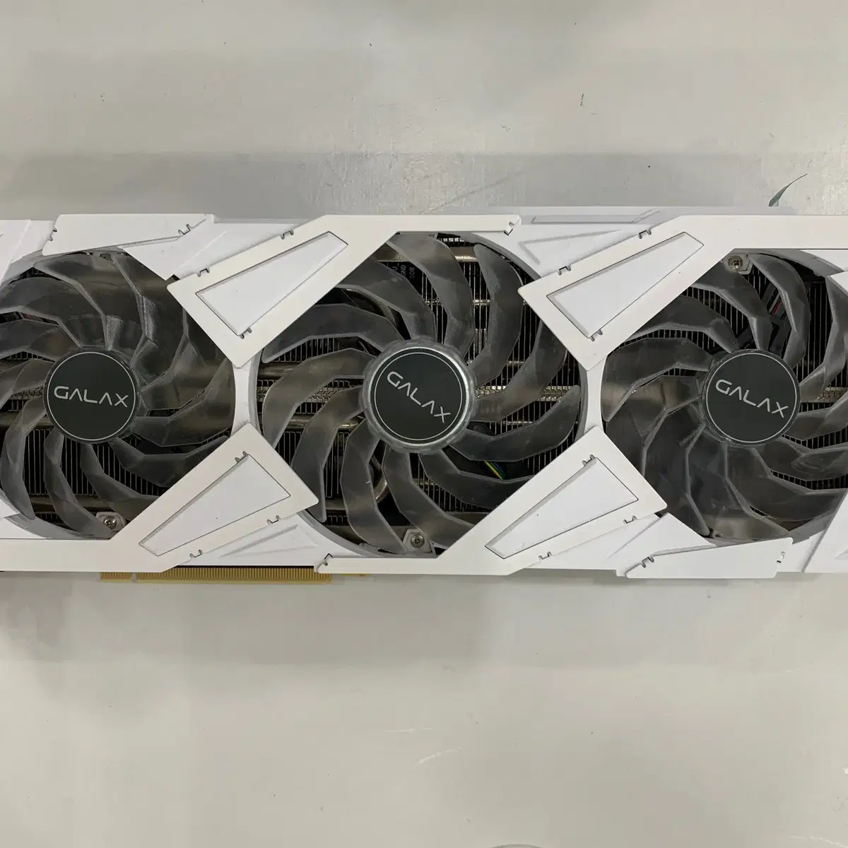 갤럭시 RTX3070 8GB 화이트3팬그래픽카드 컴퓨터부품 PC VGA