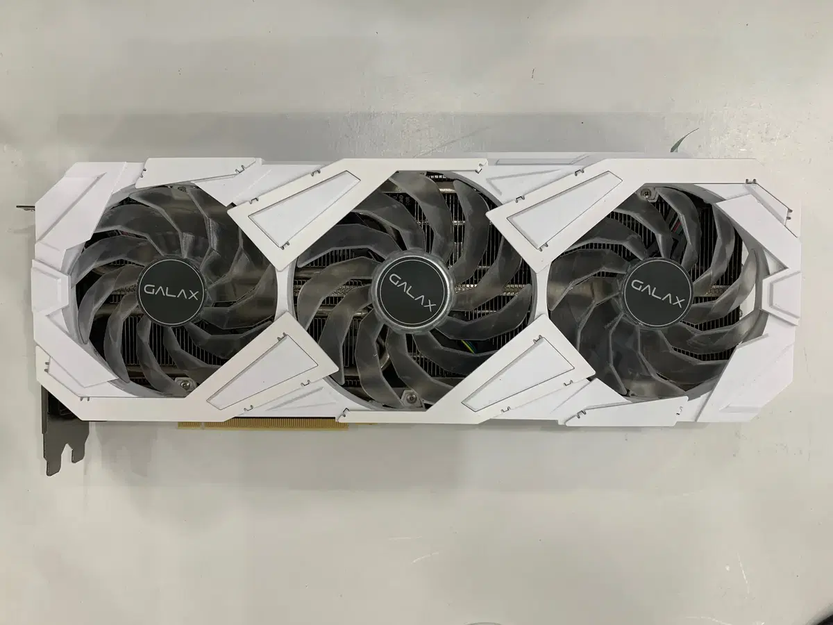 갤럭시 RTX3070 8GB 화이트3팬그래픽카드 컴퓨터부품 PC VGA