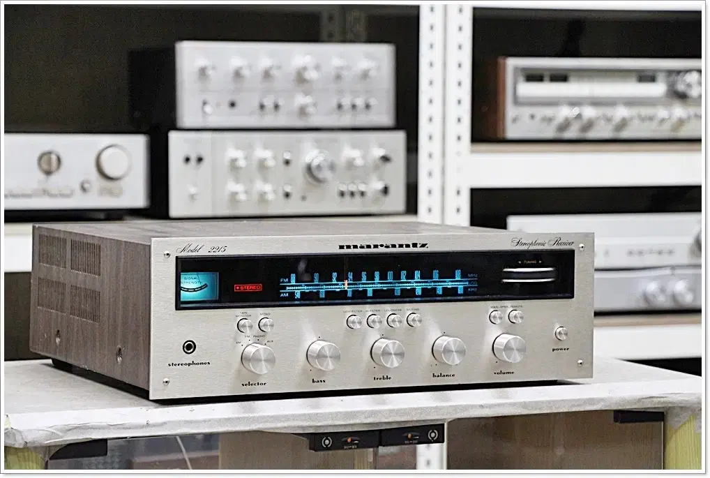 마란츠(MARANTZ) 민트급 블루턴형 아날로그 리시버 모델 2215