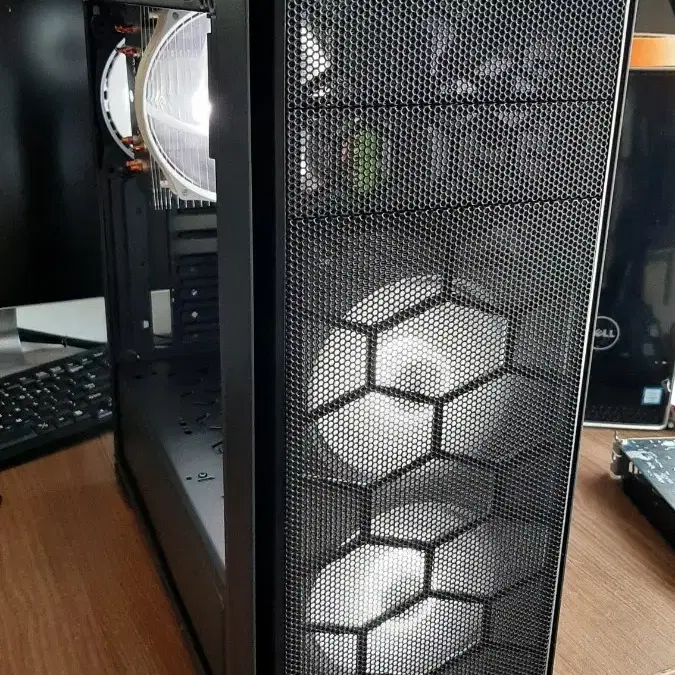 러이젠5600x 램16G GTX1660 게이밍본체 팝니다