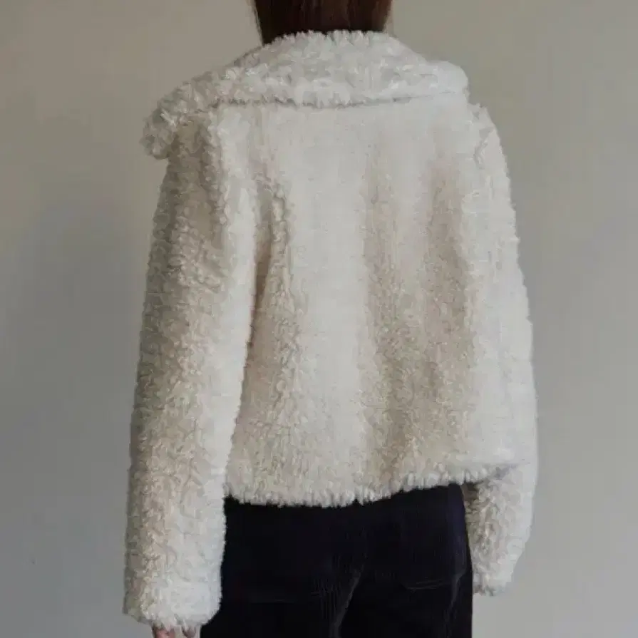 비뮤즈맨션 Toggle fur jacket - Ivory