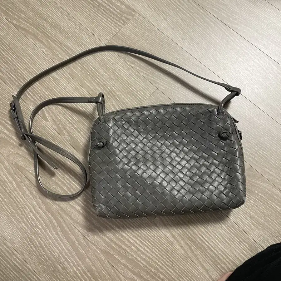 보테가베네타 BOTTEGA VENETA 인트레치아토 크로스백