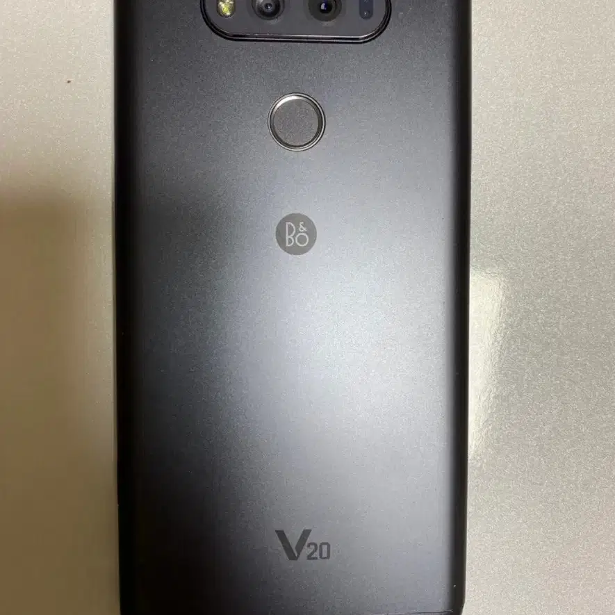 LG V20