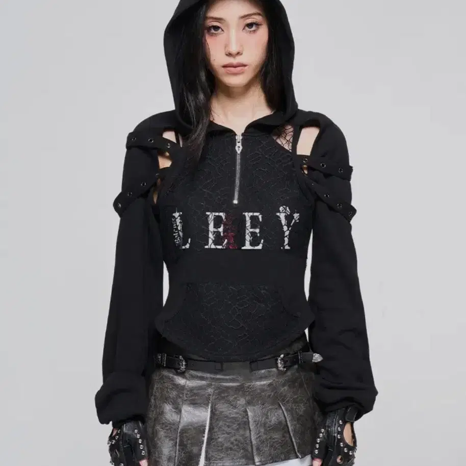 엘이이와이 LEEY MESHED SLIT HOODIE TOP